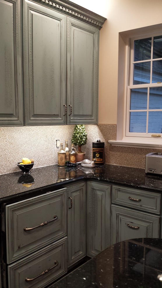 Chesapeake Bay "Antique" kitchen Traditional Kitchen Richmond