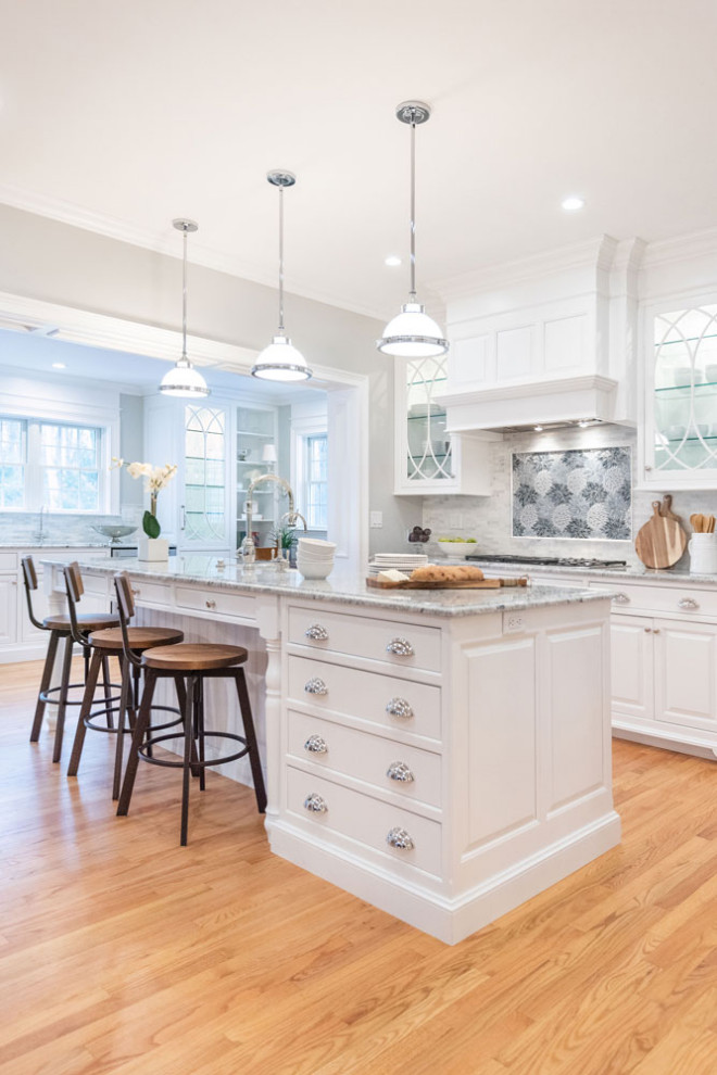 Expansive traditional kitchen/diner in Bridgeport with an island.