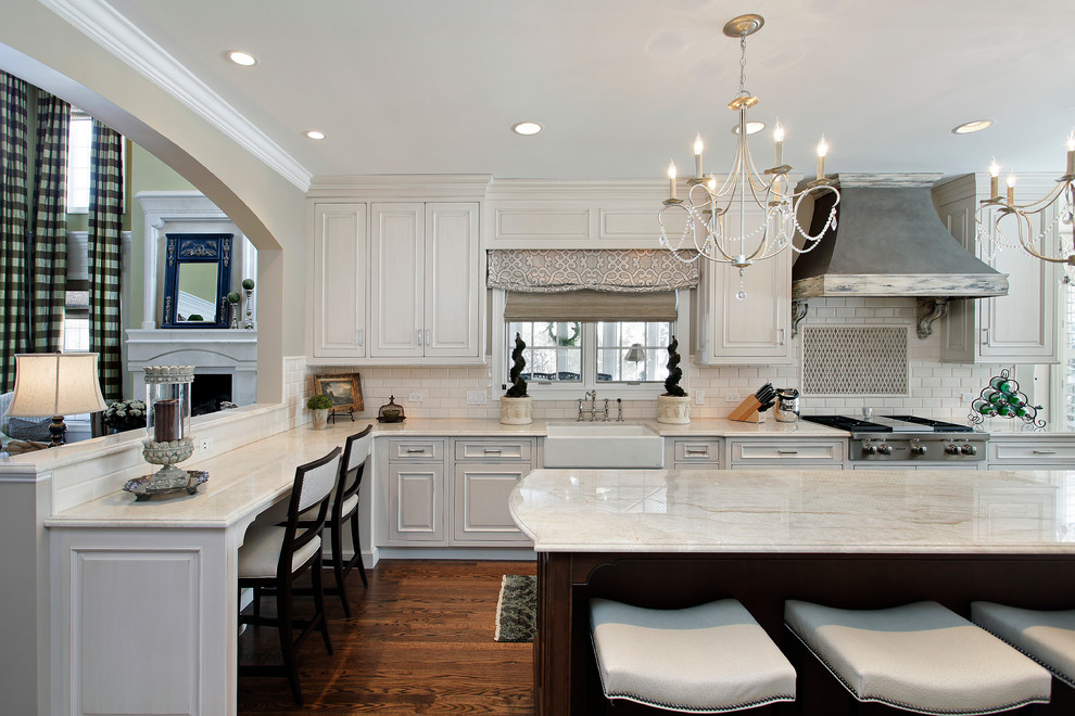 Chic Distressed White Kitchen Barrington, IL Traditional Kitchen