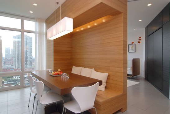 Idee per una piccola sala da pranzo aperta verso il soggiorno moderna con pavimento in gres porcellanato e pavimento grigio