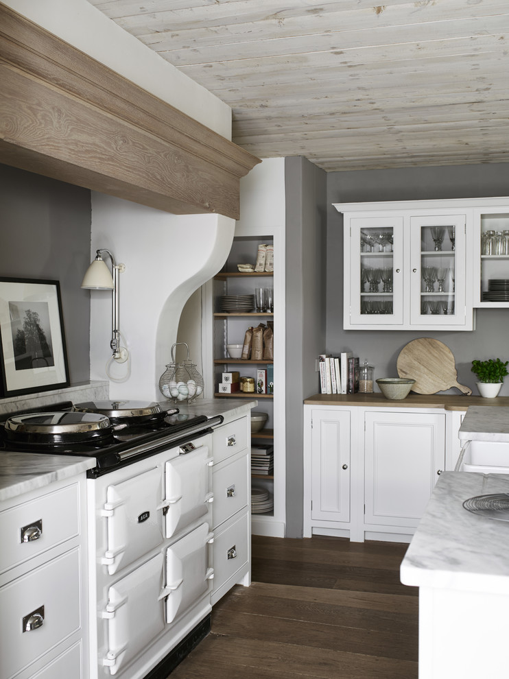 Foto de cocina gris y blanca de estilo de casa de campo