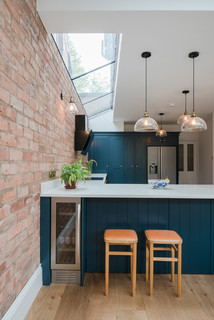 75 Beautiful Kitchen With Brick Splashback And A Breakfast Bar Ideas Designs July 2021 Houzz Uk