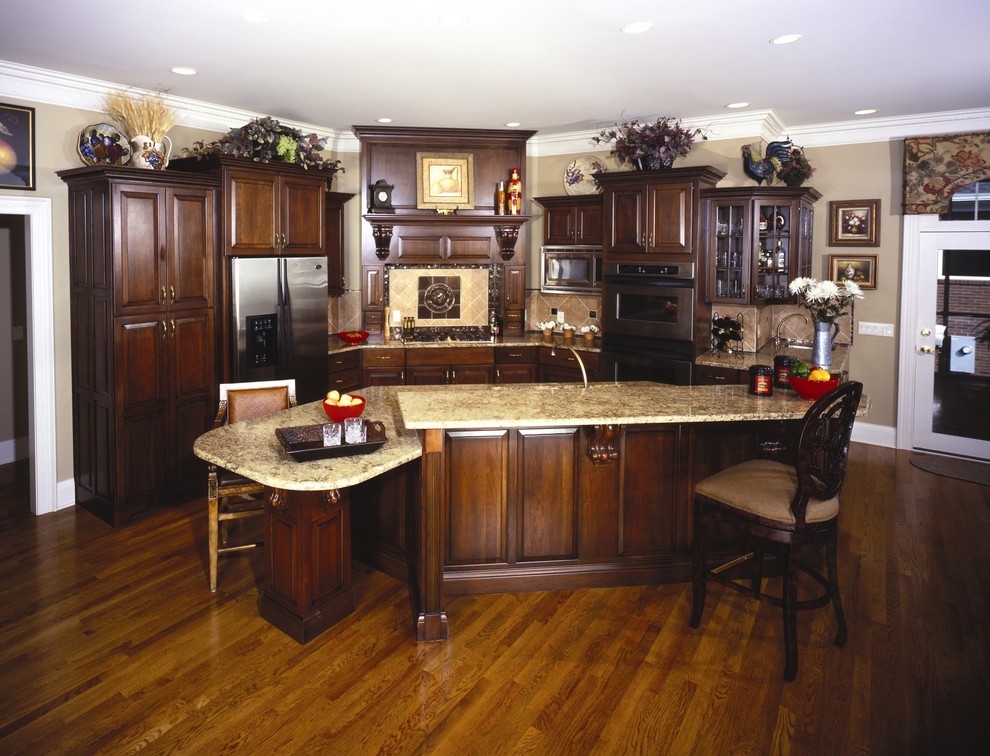 This is an example of a classic kitchen in Nashville.