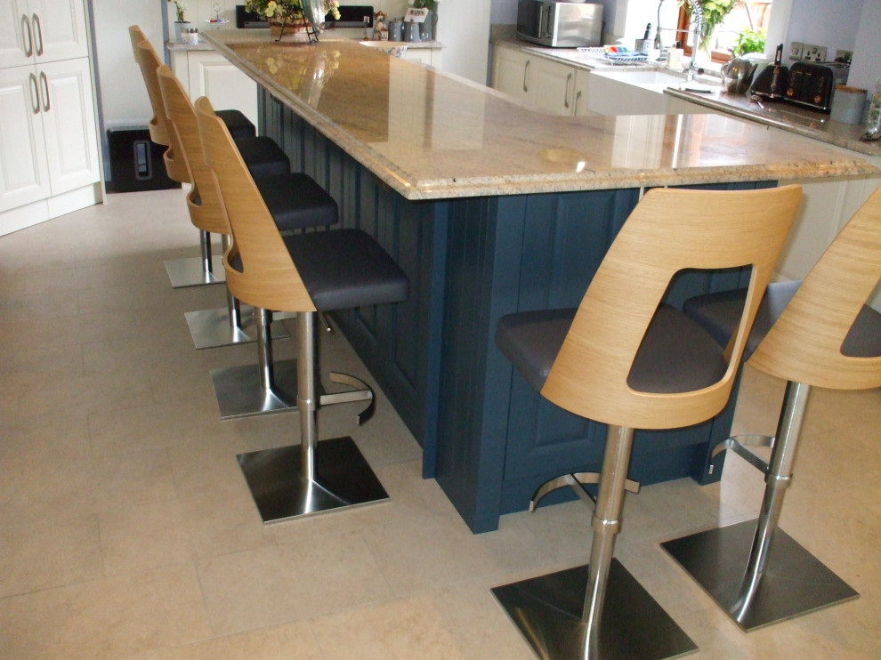 Design ideas for a contemporary kitchen in Glasgow with a breakfast bar.