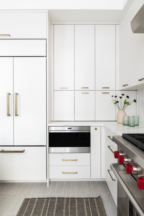 Brass Beauty: White Flat-Panel Cabinets with Brass Hardware and a Quartz Countertop