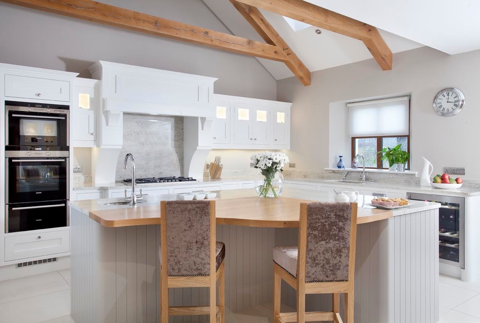 Example of a farmhouse kitchen design in Belfast
