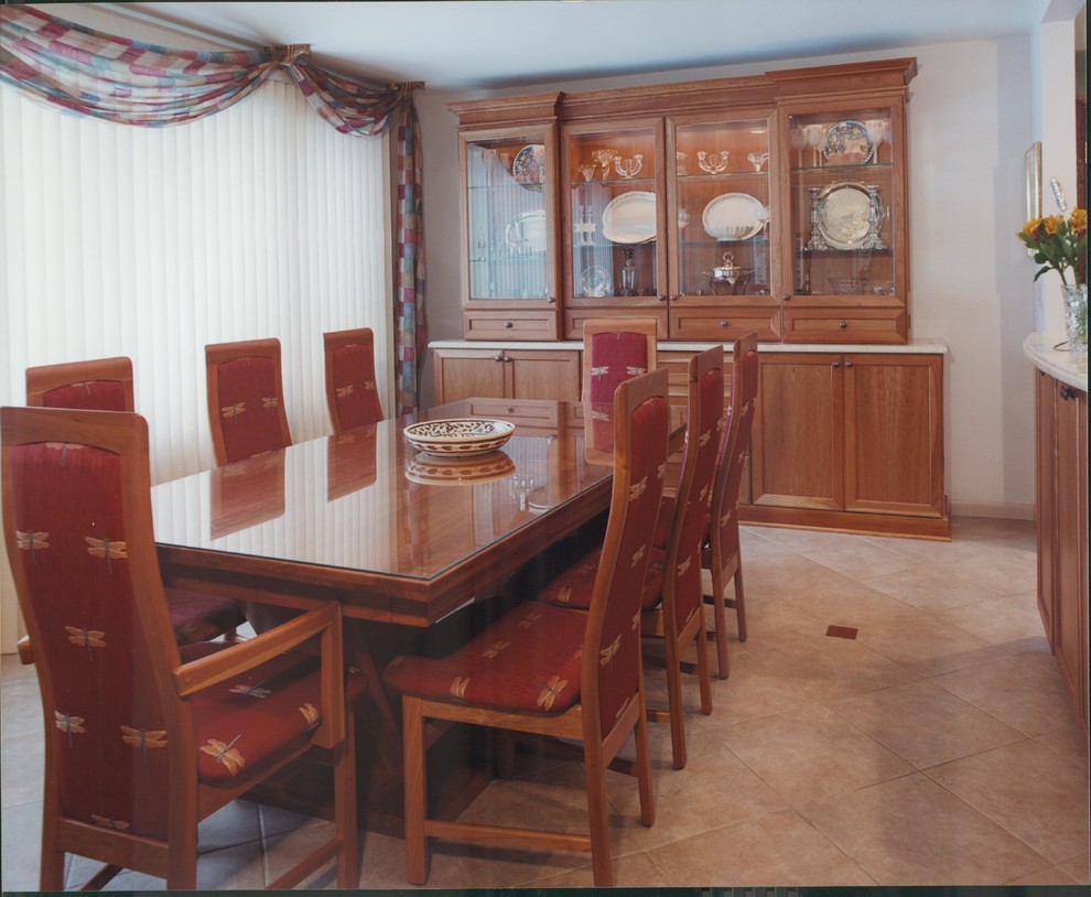 Photo of a classic dining room in Chicago.