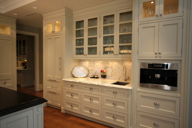 Classic traditional kitchen cabinets in contemporary heritage style home -  Kitchen - Vancouver - by Wesley Ellen Design & Millwork | Houzz IE