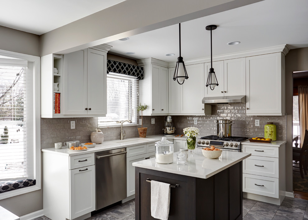 Design ideas for a classic kitchen in Chicago.