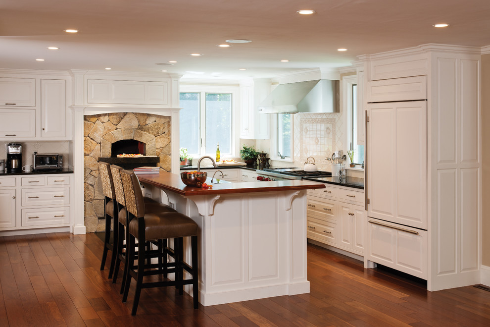 Inspiration for a classic kitchen in Burlington.