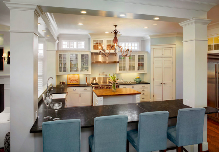 Example of a classic kitchen design in St Louis