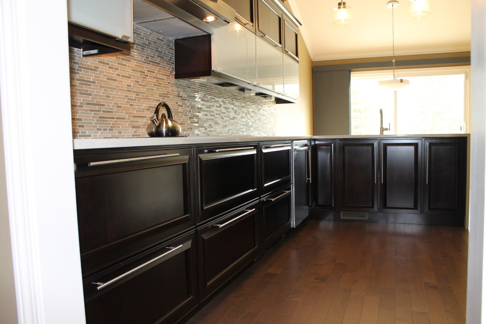 Clean and Contemporary with a lot of Contrast! - Contemporary - Kitchen