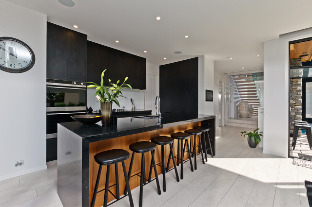 Clifftop Glass House - Contemporary - Kitchen - Auckland - by Organizzi | Houzz NZ