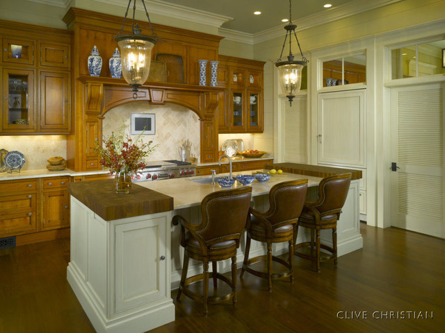 Clive Christian Kitchen in Antique Yew Wood - Classico - Cucina - Atlanta -  di Hungeling Design, LLC | Houzz