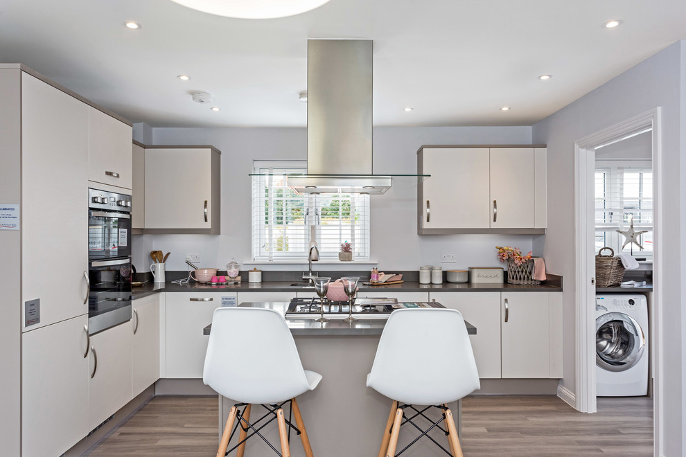 Inspiration for a modern kitchen in Buckinghamshire.