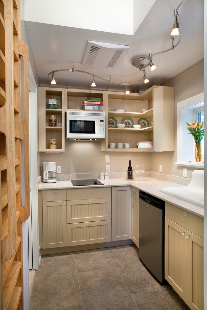 Moderne Küche mit Küchengeräten aus Edelstahl in Washington, D.C.