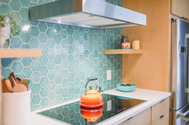Coastal Blue Hexagon Tile Backsplash Retro Cocina Grand Rapids De Fireclay Tile Houzz