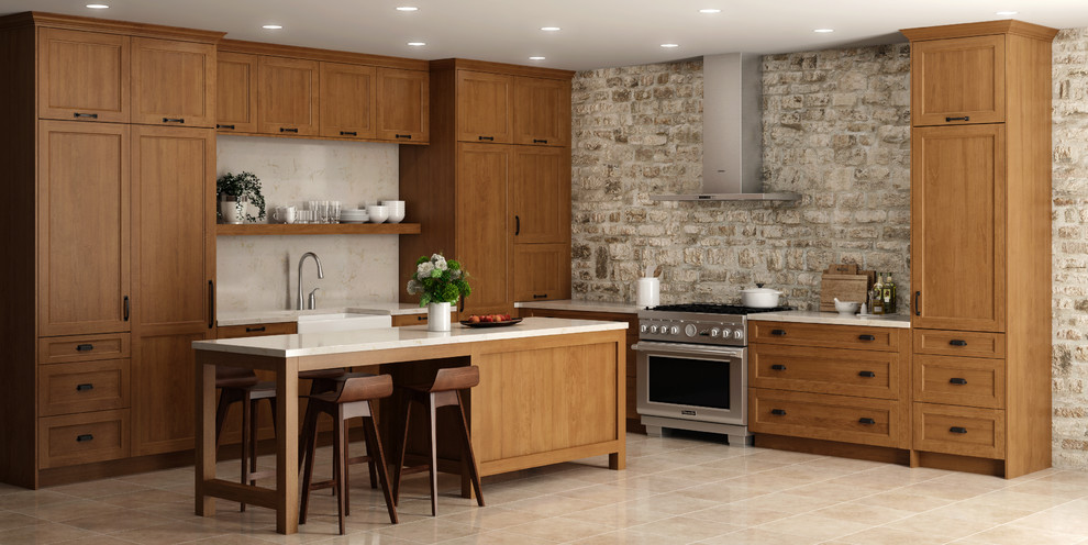 Foto på ett stort funkis kök, med en rustik diskho, luckor med upphöjd panel, skåp i mellenmörkt trä, granitbänkskiva, beige stänkskydd, stänkskydd i stenkakel, rostfria vitvaror, klinkergolv i keramik, en köksö och beiget golv