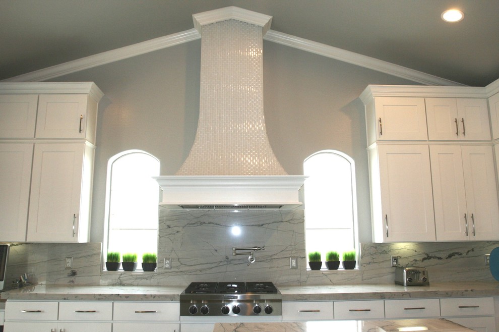 Inspiration for a modern kitchen remodel in Phoenix with glass sheet backsplash