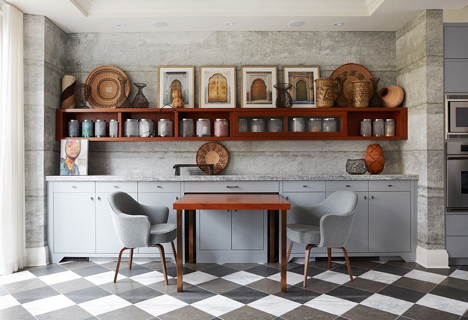 Inspiration för ett stort funkis grå linjärt grått kök och matrum, med en dubbel diskho, släta luckor, blå skåp, rostfria vitvaror, marmorgolv, marmorbänkskiva, flera köksöar och flerfärgat golv
