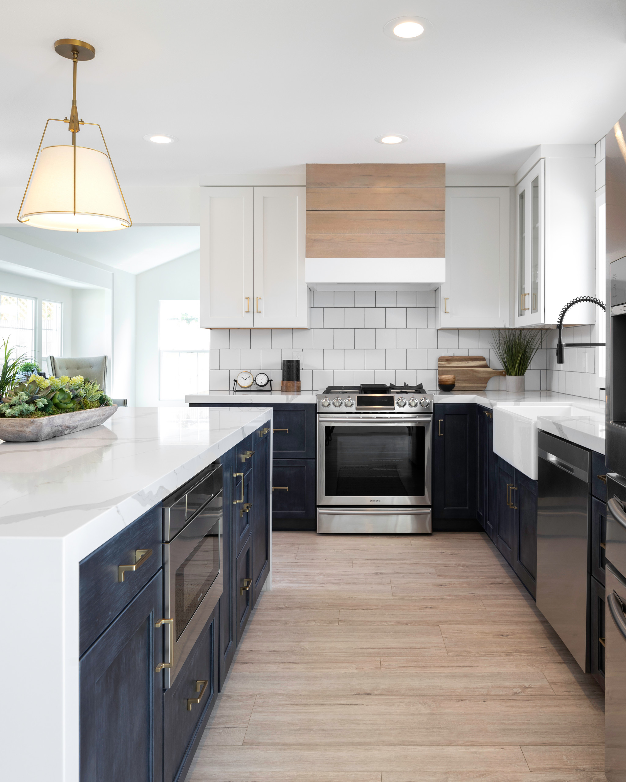 37+ Backsplash Ideas for Dark Cabinets and Light Countertops (TRENDY)