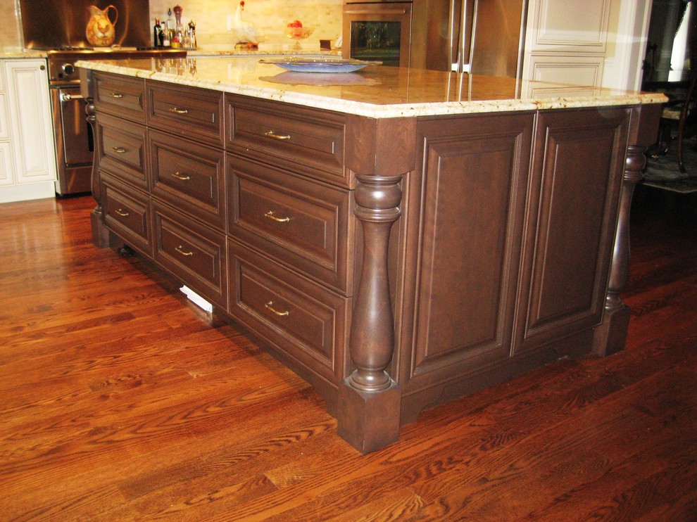 Colonial Kitchen Island - Traditional - Kitchen - Montreal - by AFCON ...