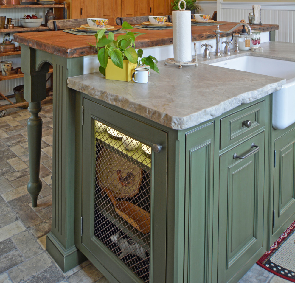 Inspiration pour une cuisine victorienne en U de taille moyenne et fermée avec îlot, un plan de travail blanc, un évier de ferme, un placard à porte affleurante, des portes de placards vertess, un plan de travail en quartz, un sol en brique et un sol gris.