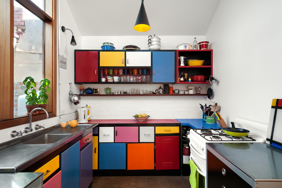 Eclectic u-shaped kitchen photo in Melbourne with flat-panel cabinets, laminate countertops, white backsplash, no island, an integrated sink and white appliances