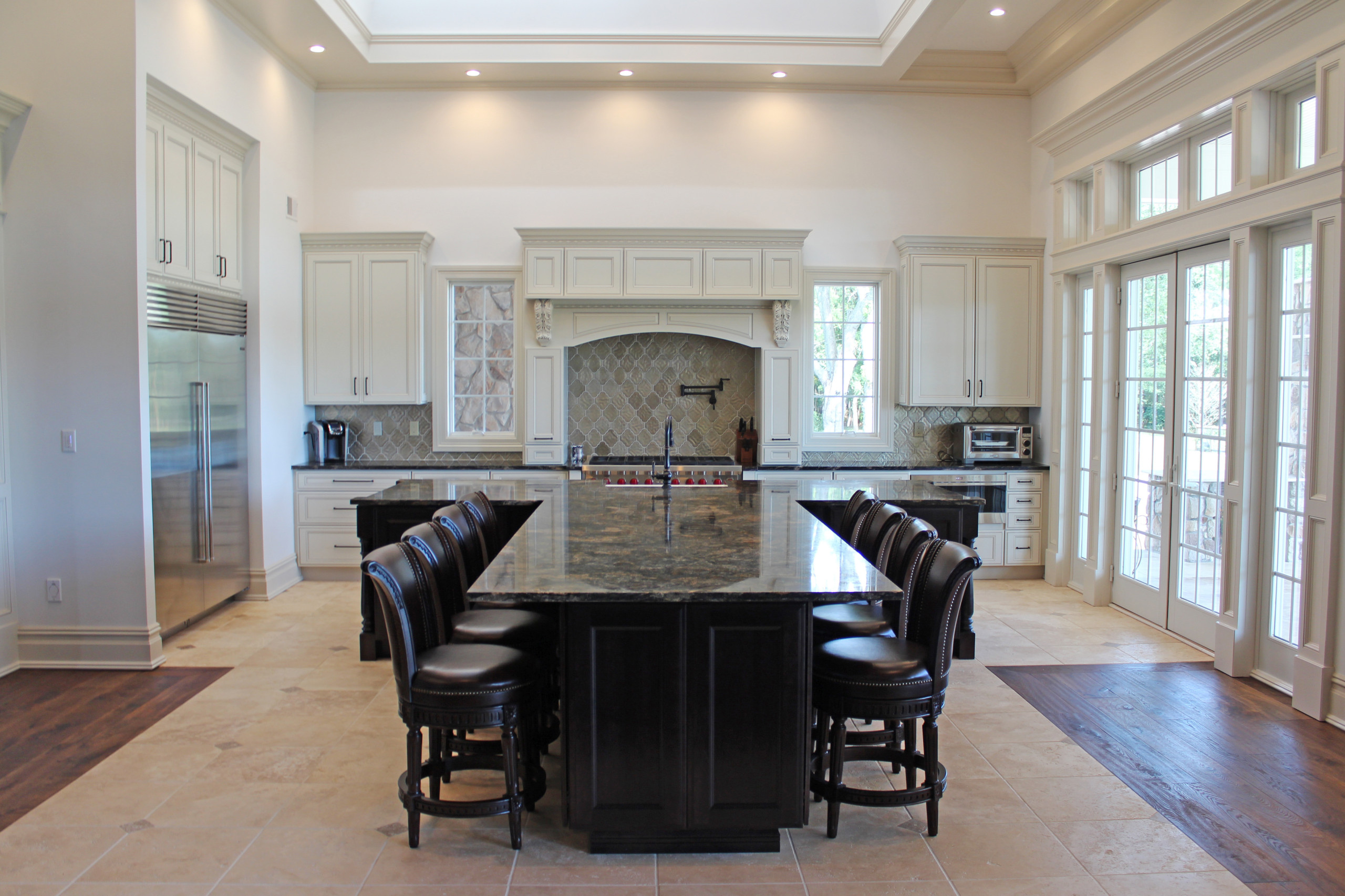 75 Beautiful Traditional Kitchen With Glass Tile Backsplash Pictures Ideas November 2020 Houzz