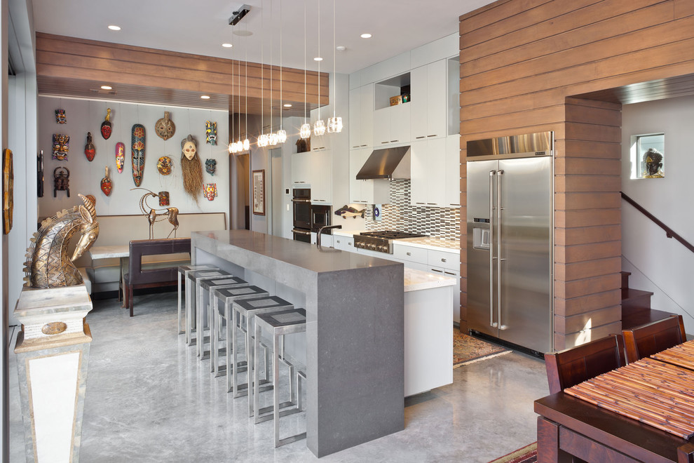 Moderne Küche mit Küchengeräten aus Edelstahl in Houston