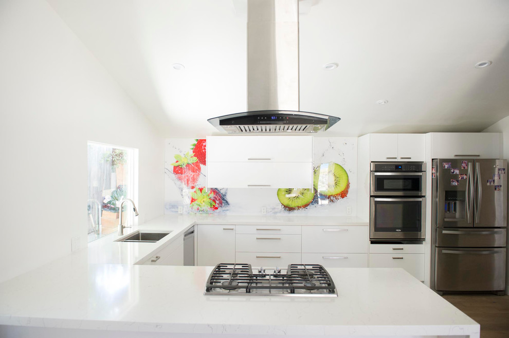 Inspiration for a mid-sized modern u-shaped light wood floor open concept kitchen remodel in Los Angeles with an undermount sink, flat-panel cabinets, white cabinets, quartz countertops, multicolored backsplash, stainless steel appliances and a peninsula
