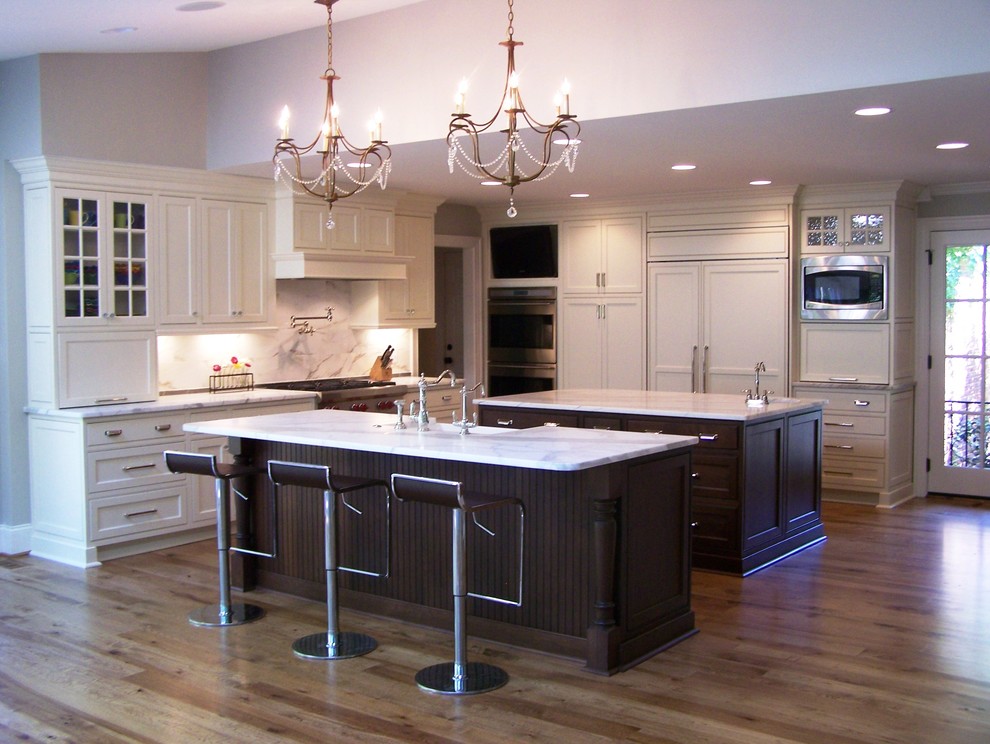 This is an example of a classic kitchen in Raleigh.