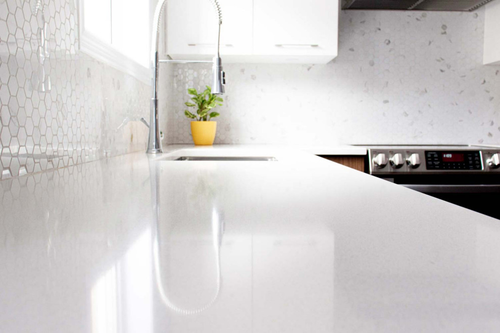 Comptoir de pierre naturelle. Natural stone counter top. - Modern