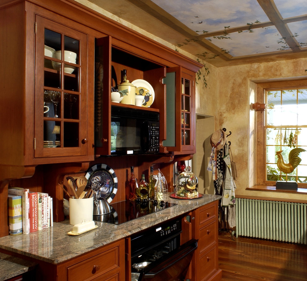 Cette image montre une cuisine parallèle et encastrable bohème en bois brun fermée avec un évier de ferme et un plan de travail en granite.