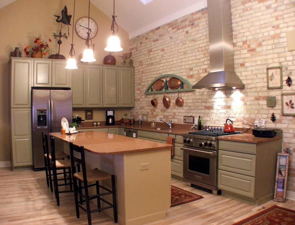 Example of a classic kitchen design in Grand Rapids
