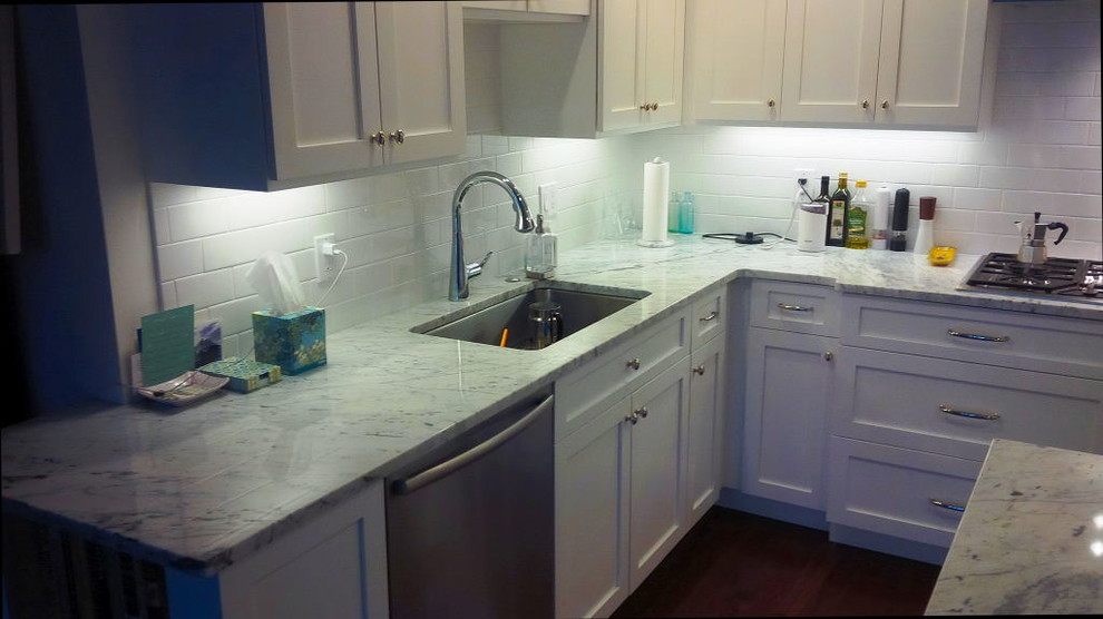 This is an example of a classic kitchen in Providence.