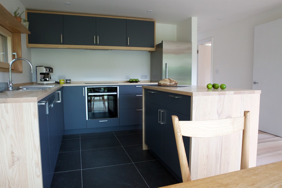 Photo of a modern kitchen in Sussex.