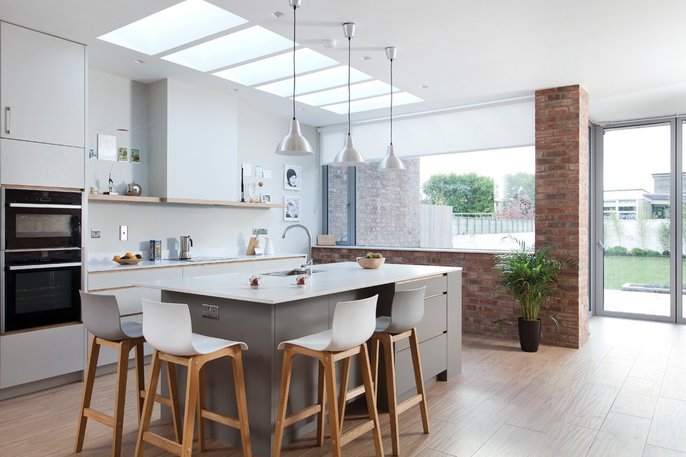 Trendy kitchen photo in Dublin