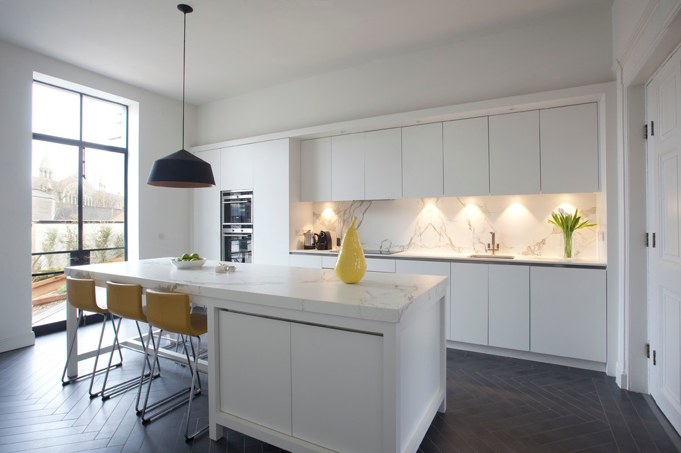 Kitchen - contemporary kitchen idea in Dublin