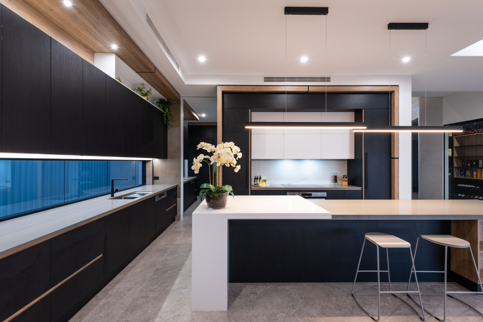 Kitchen - contemporary kitchen idea in Gold Coast - Tweed