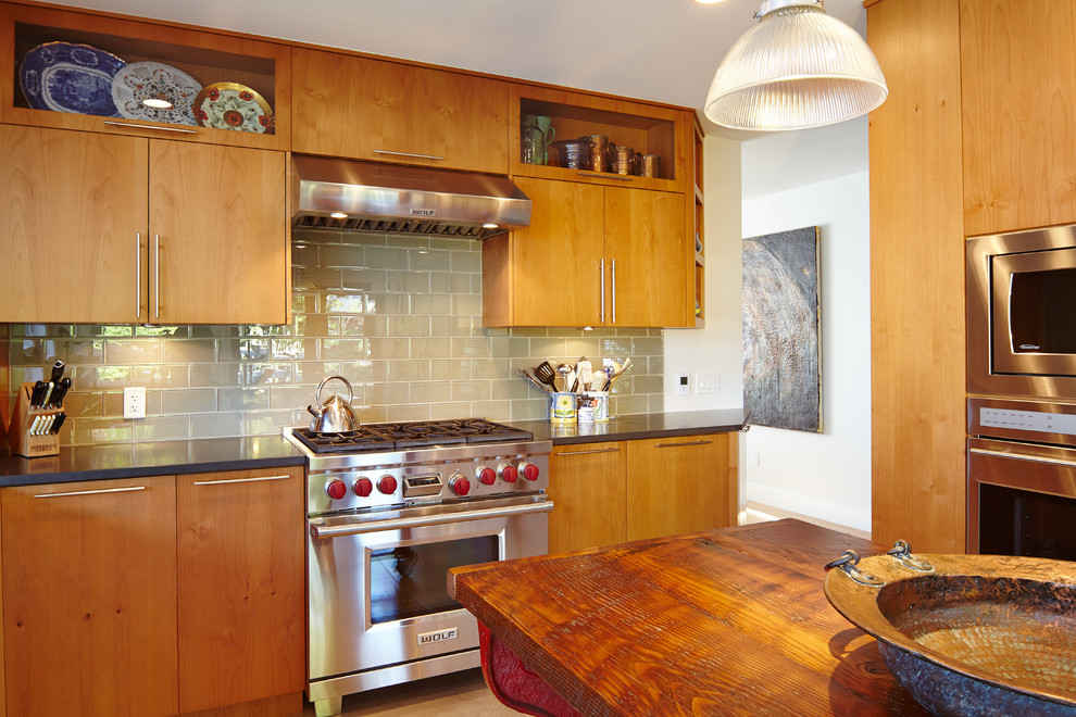 バンクーバーにあるコンテンポラリースタイルのおしゃれなキッチンの写真