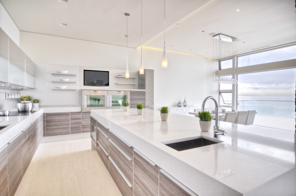 Example of a trendy kitchen design in Los Angeles