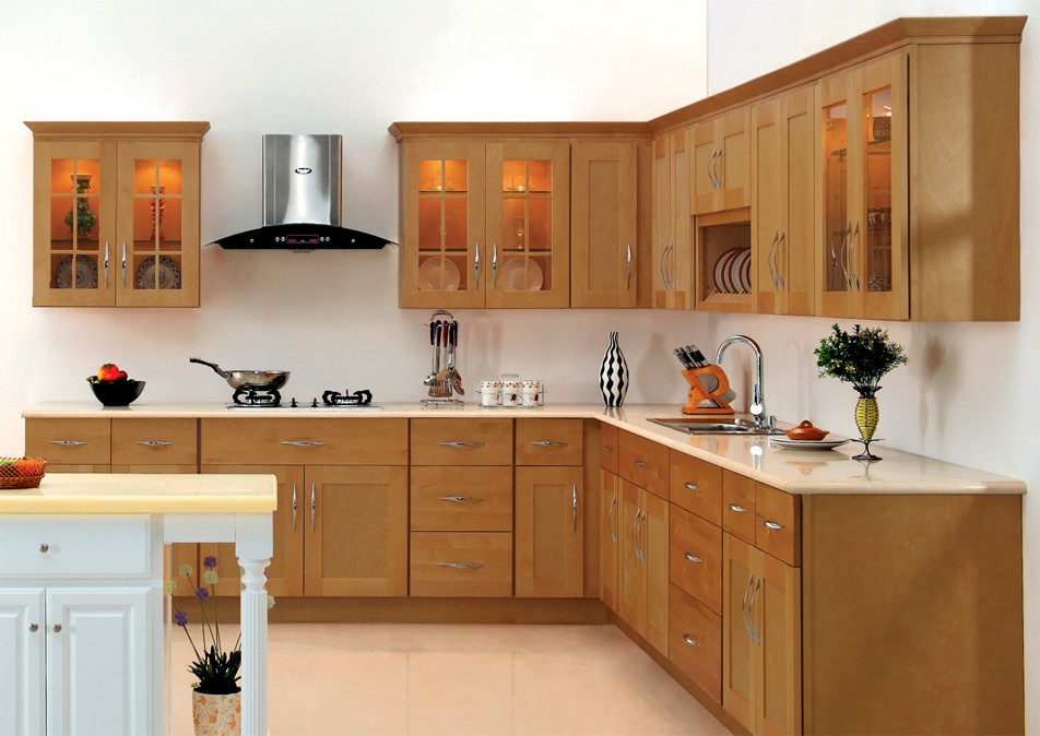 Exempel på ett mellanstort modernt l-kök, med skåp i shakerstil, skåp i ljust trä, en nedsänkt diskho, bänkskiva i koppar, en köksö och vinylgolv