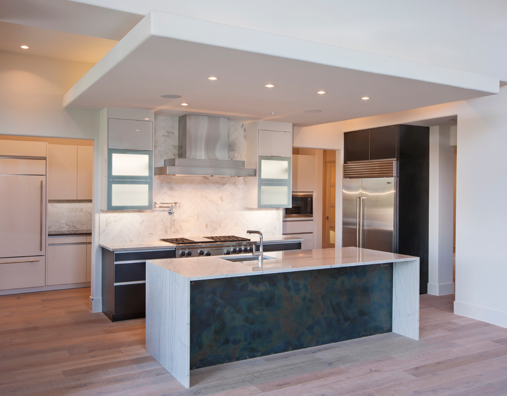 Inspiration for a contemporary kitchen remodel in Austin