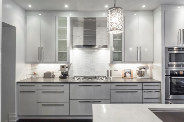 Contemporary Kitchen Design Two Tone White Gloss Matte Grey Modern Kuche Toronto Von Kitchen Land Houzz