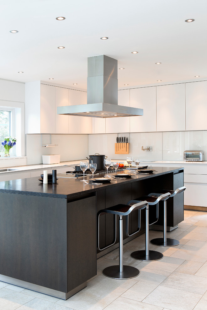 Inspiration for a large contemporary kitchen remodel in New York