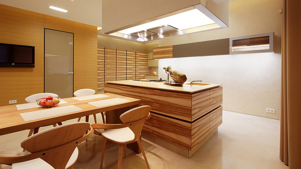 Imagen de cocina comedor contemporánea con armarios con paneles lisos, puertas de armario de madera oscura, una isla y fregadero bajoencimera