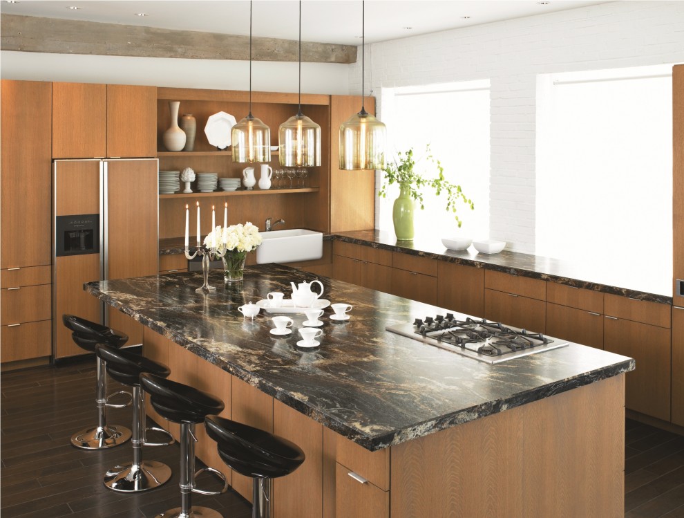 Imagen de cocina actual con fregadero sobremueble, armarios con paneles lisos, puertas de armario de madera oscura, encimera de laminado y barras de cocina
