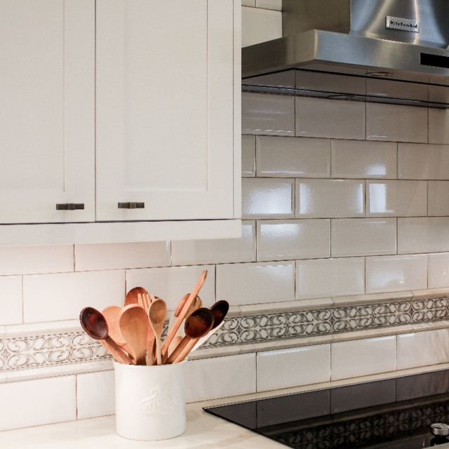 Contemporary Kitchen in Naples (2019) Tile Details Contemporary
