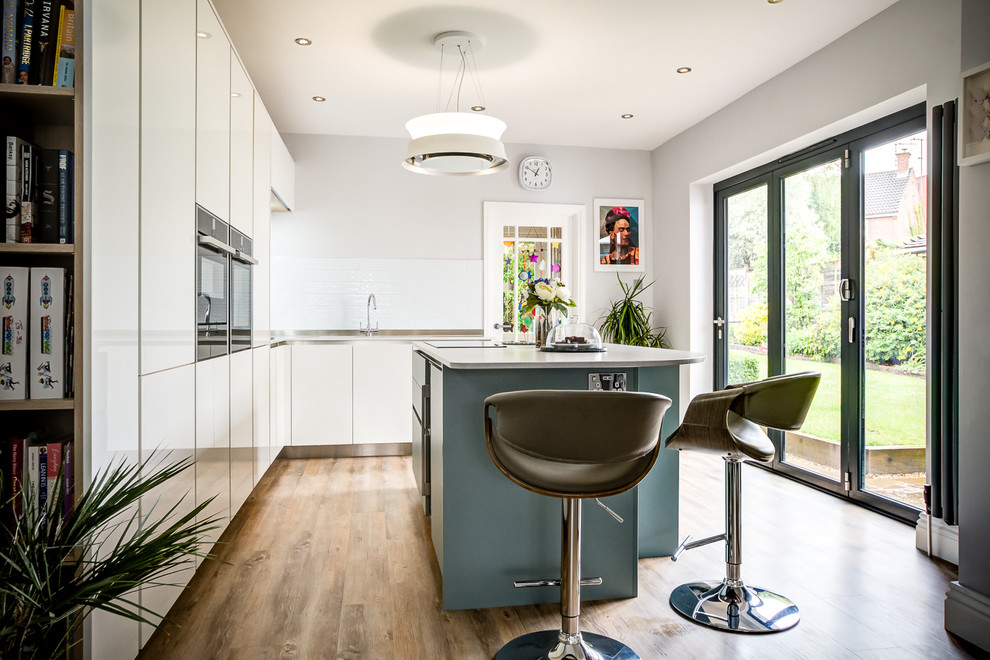 Contemporary Kitchen In White And Green Tea Schmidt Bristol Img~50317b310d0cc2d0 9 8833 1 B6f649c 